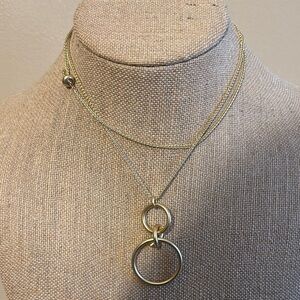 Elegant Gold Necklace with Interlocking Rings